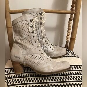 Dkode luxury leather boots. Size 8